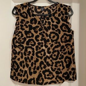 Keyhole Neck Scallop Edge Leopard Top